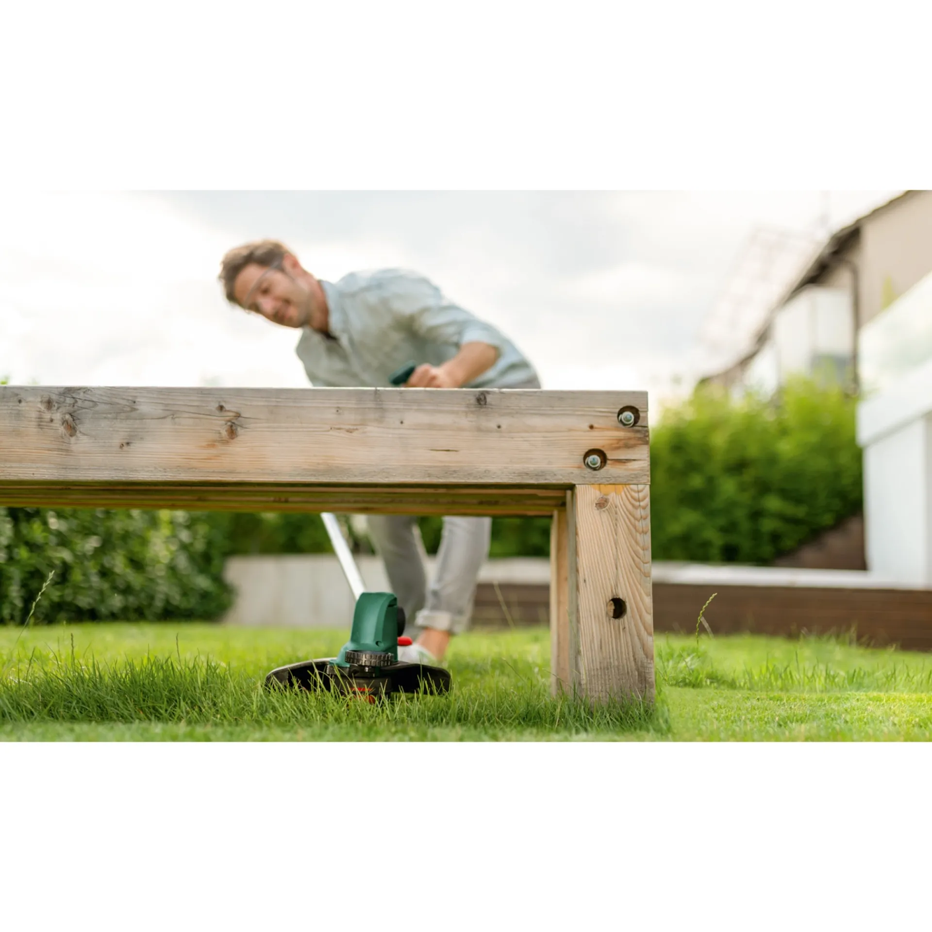 UNIVERSALGRASSCUT 18V-26 GRÆSTRIMMER 26 CM 18,0 V MED BATTERI OG LADER|Bosch Best