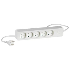 STIKDÅSE 5 UDTAG U/JORD M/AFBRYDER HVID 1,5 M KABEL|LK Hot