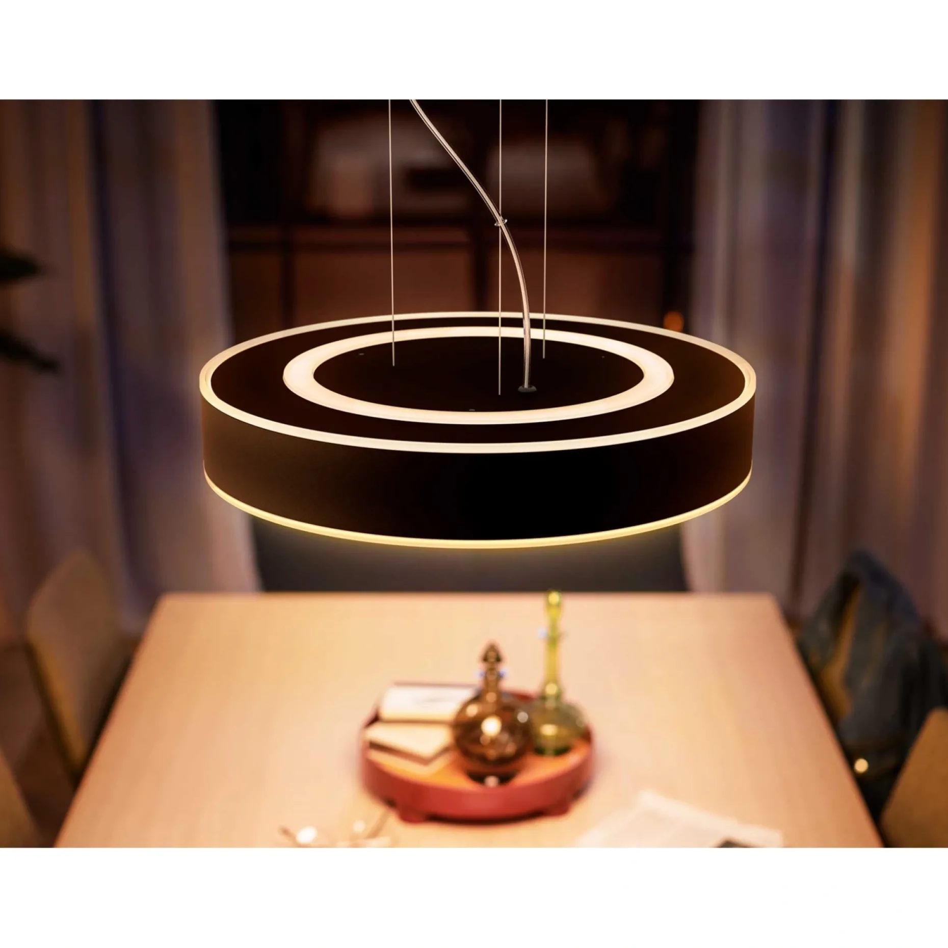 PHILIPS HUE WA ENRAVE PENDEL SORT 47 CM