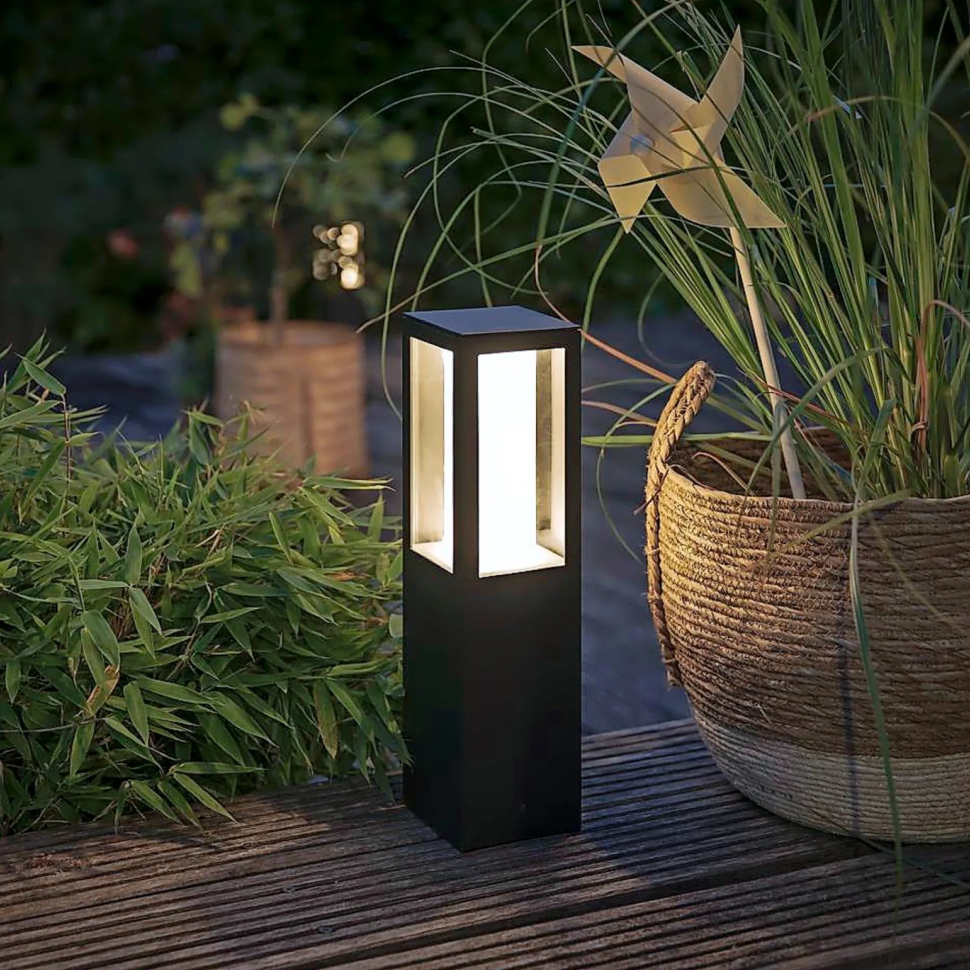 WCA IMPRESS BEDLAMPE SORT 40 CM|Philips Hue Clearance