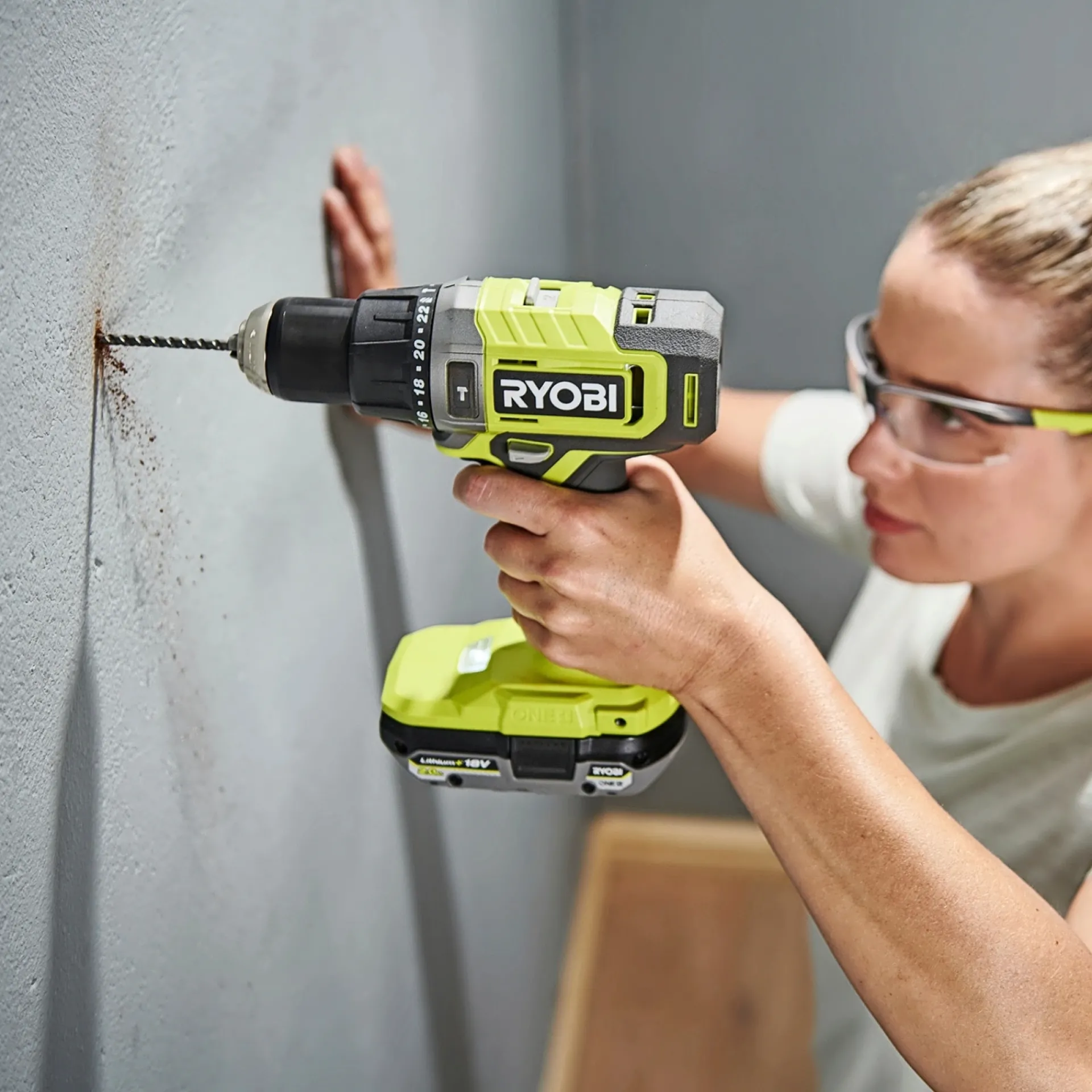 SLAGBOREMASKINE AKKU MED BATTERI OG LADER|Ryobi