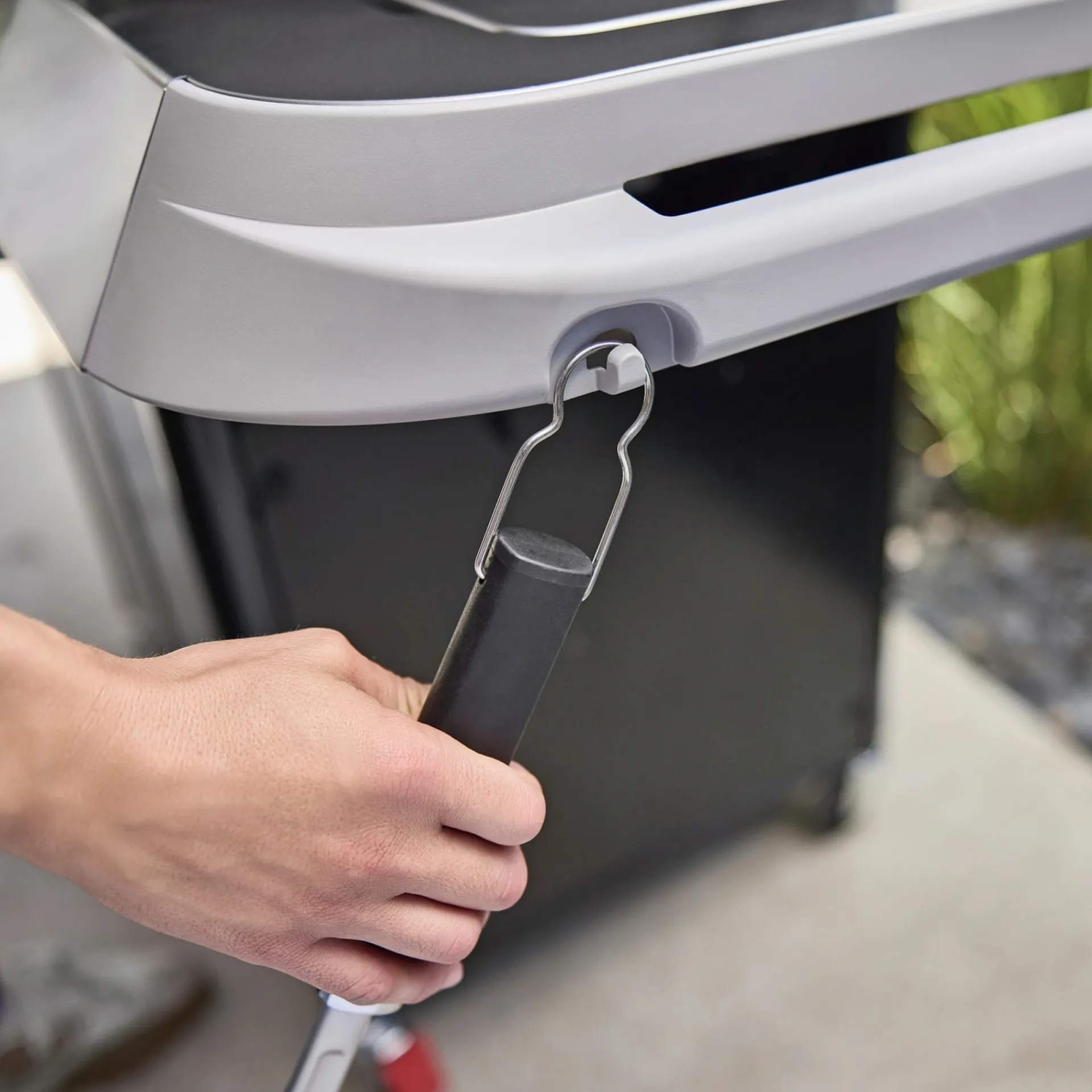 GENESIS E-315W GASGRILL SORT|Weber Outlet